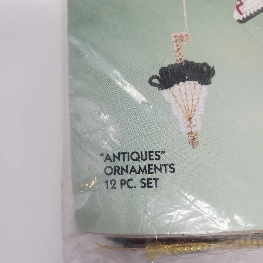 NOS BUCILLA CHRISTMAS ORNAMENT CRAFT KITS SET OF 2 PLASTIC CANVAS SANTA ANTIQUES